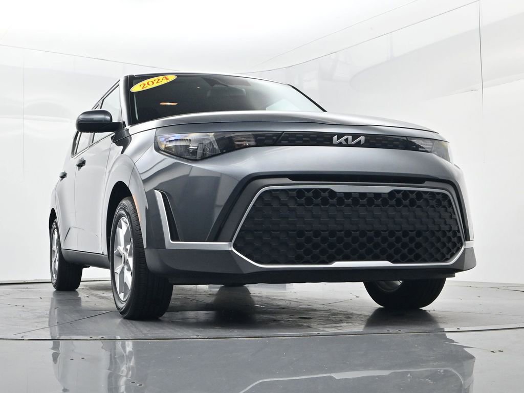 Certified 2024 Kia Soul LX w/ Option Group 015 FWD image 32