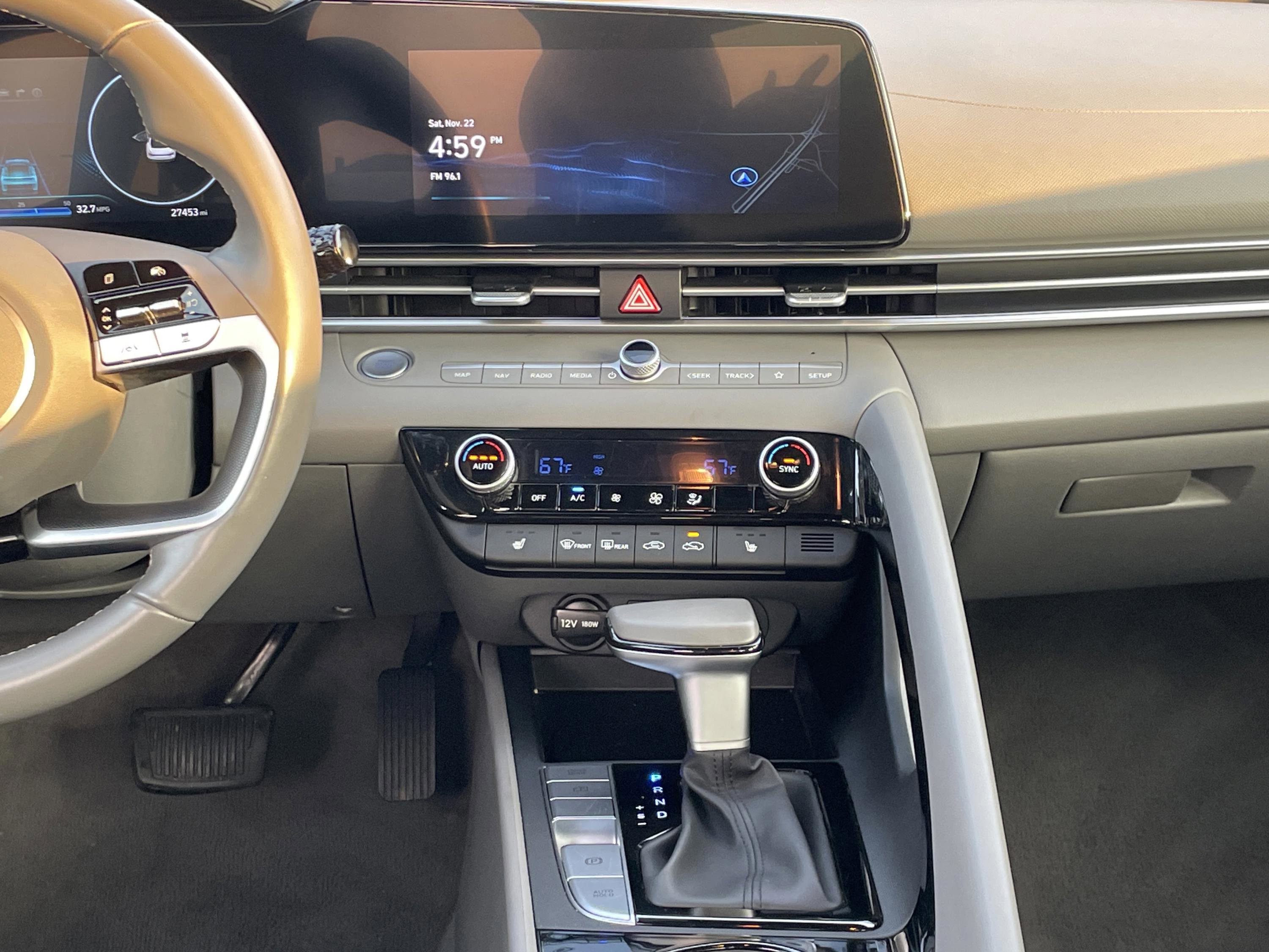 Used 2025 Hyundai Elantra SEL image 15