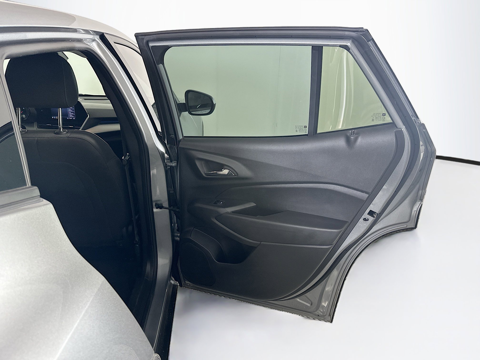 Used 2026 Chevrolet Trax LS w/ LS Convenience Package FWD image 29