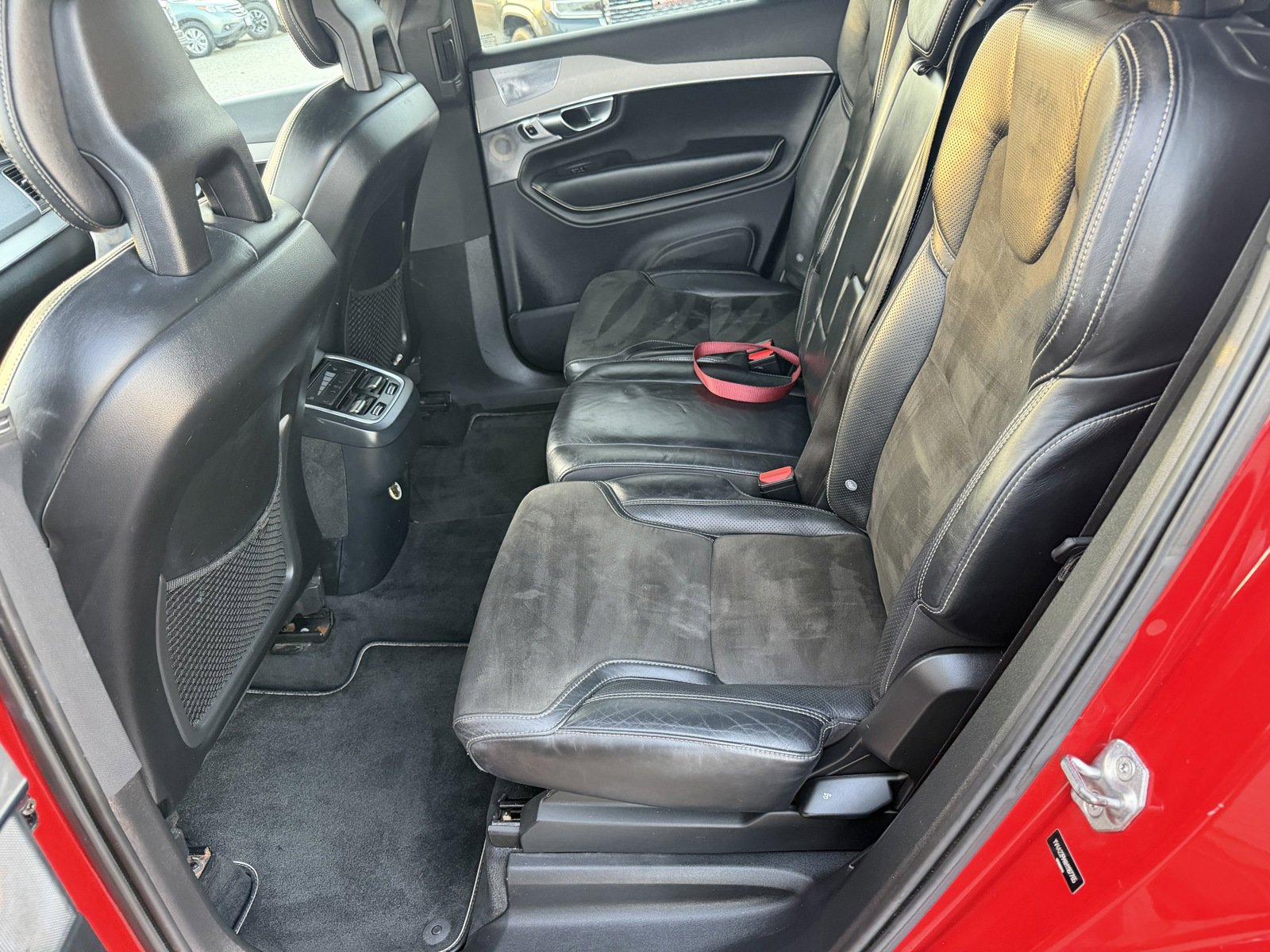 Used 2017 Volvo XC90 T6 R-Design w/ Vision Package image 23