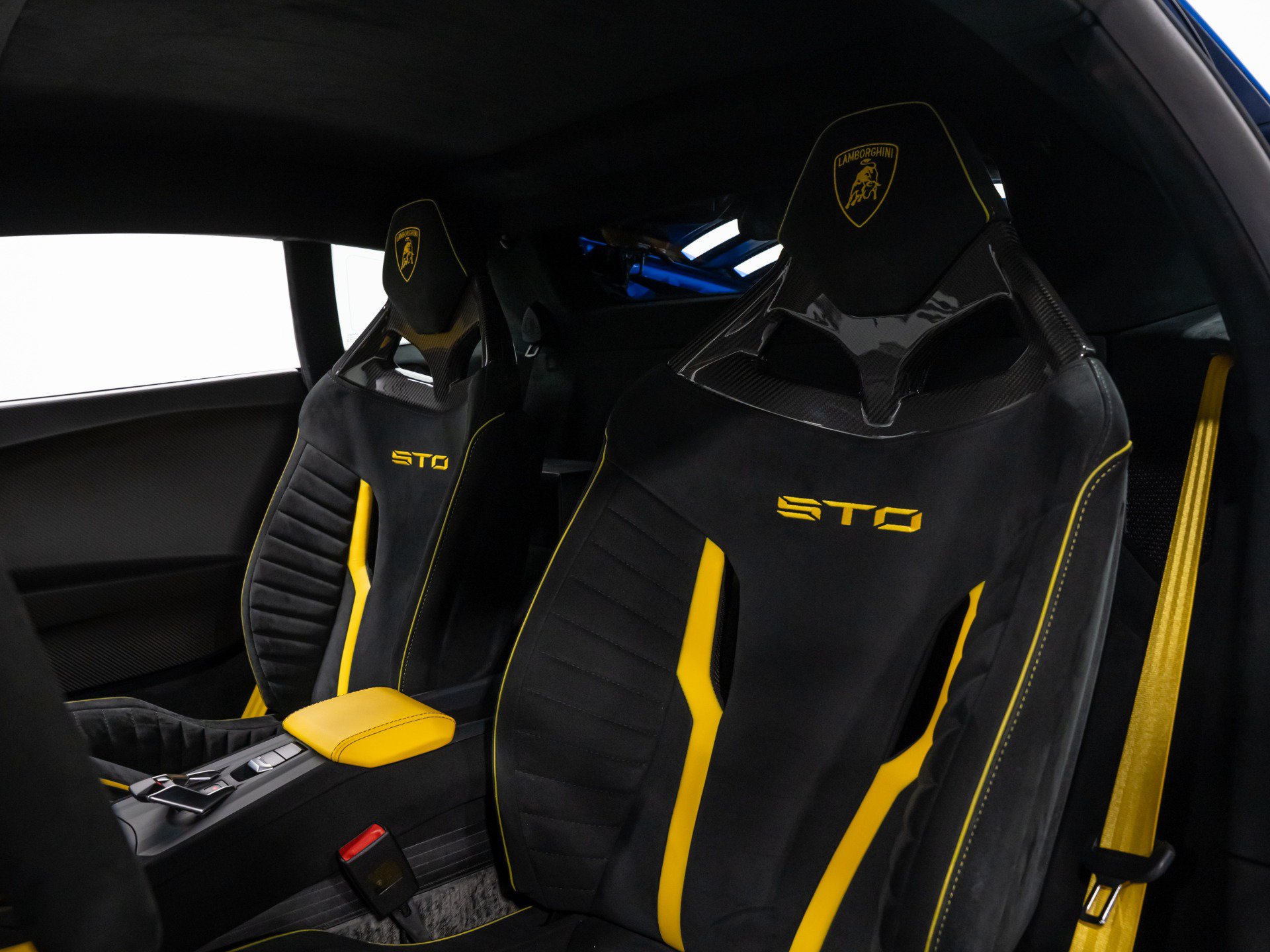 Used 2022 Lamborghini Huracan STO RWD image 38
