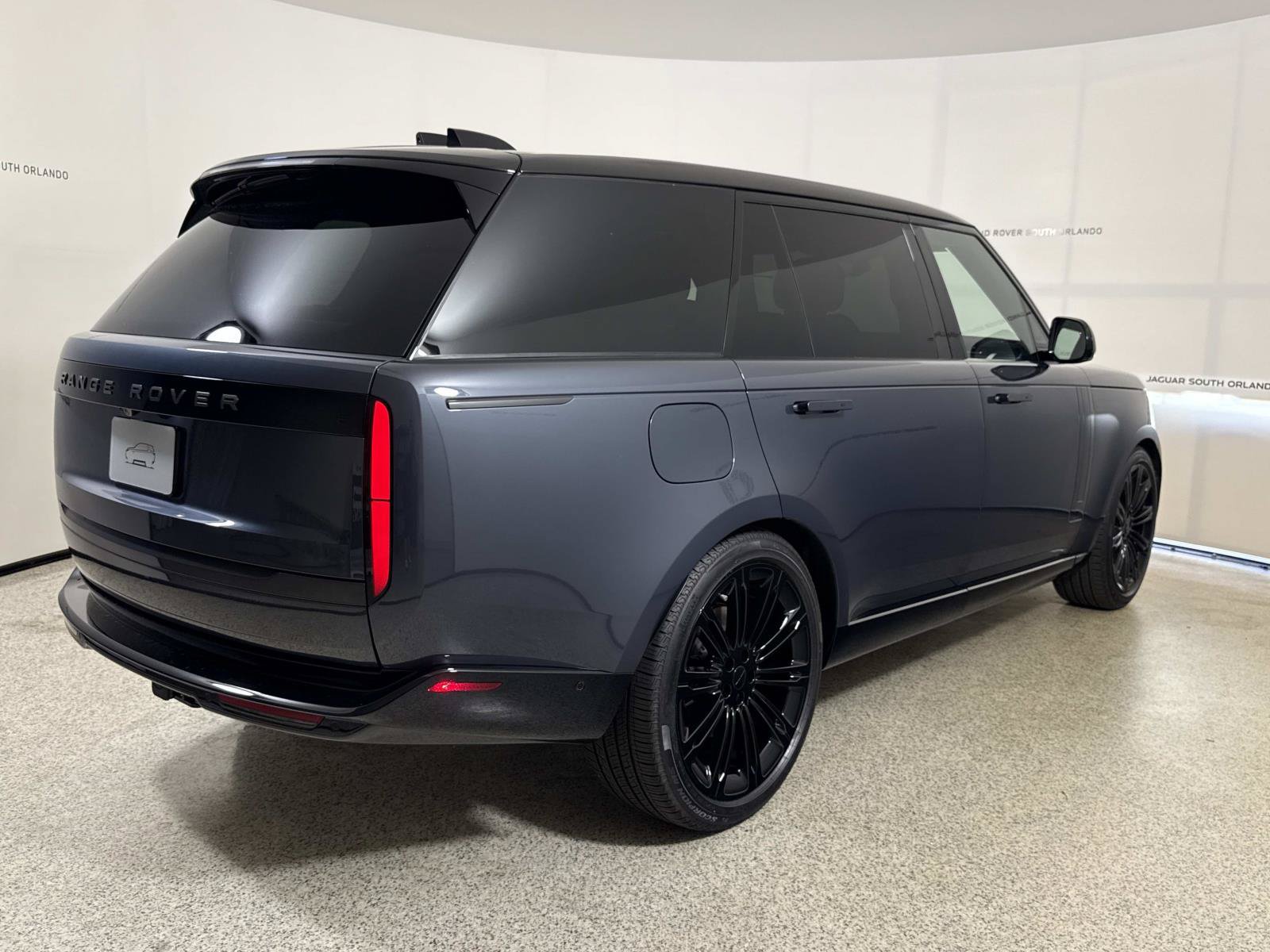 New 2026 Land Rover Range Rover Long Wheelbase SE AWD/4WD image 5