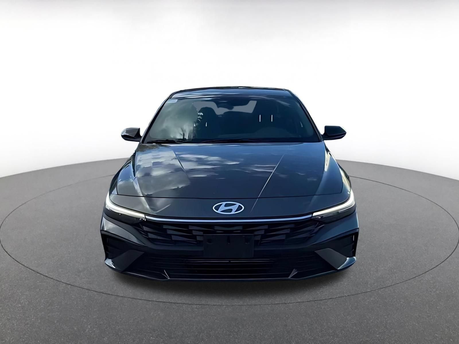Used 2026 Hyundai Elantra Sport FWD image 4