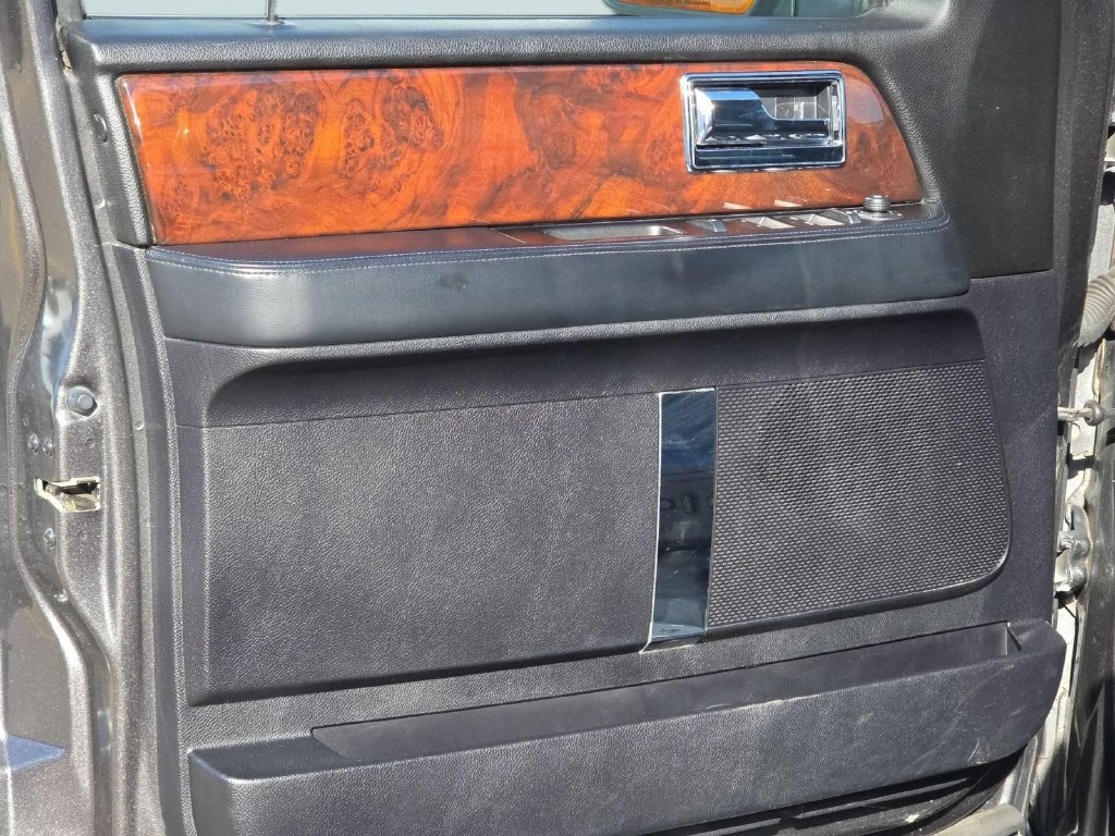 Used 2017 Lincoln Navigator Select AWD/4WD image 12