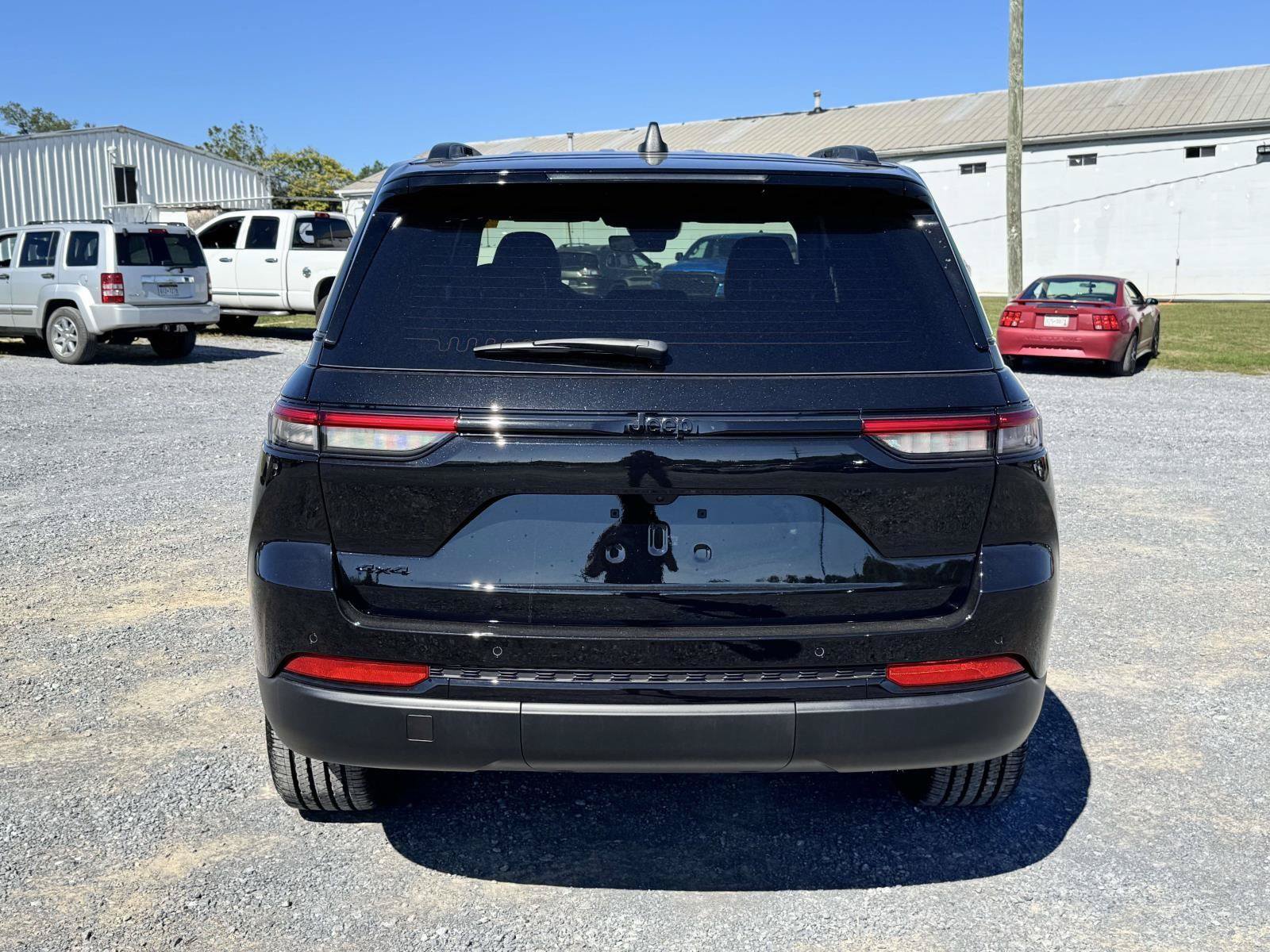 New 2025 Jeep Grand Cherokee Altitude AWD/4WD image 20