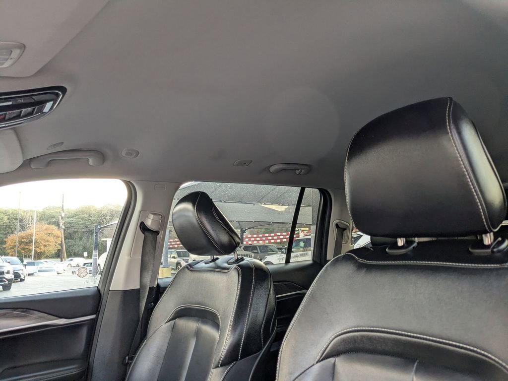 Used 2023 Jeep Grand Cherokee L Limited w/ Black Appearance Package image 23