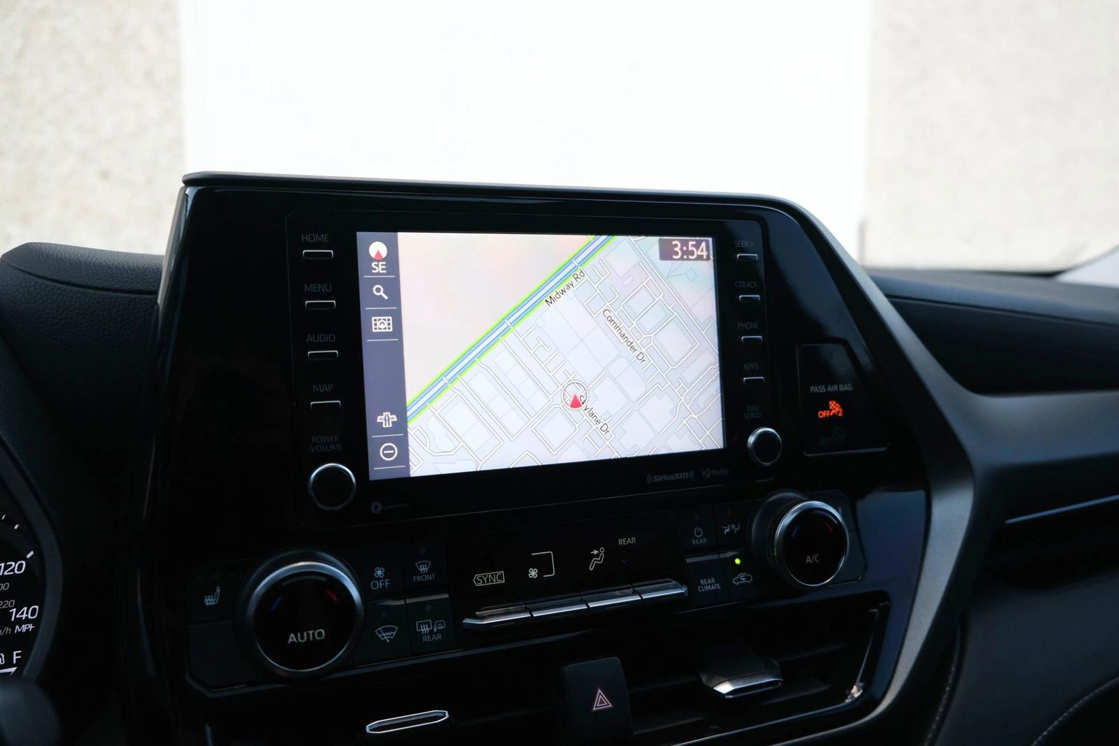 Used 2022 Toyota Highlander XLE image 40