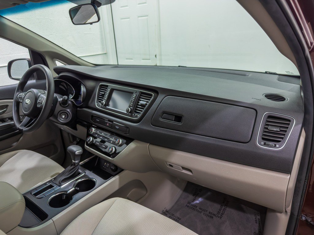 Used 2019 Kia Sedona LX FWD image 23