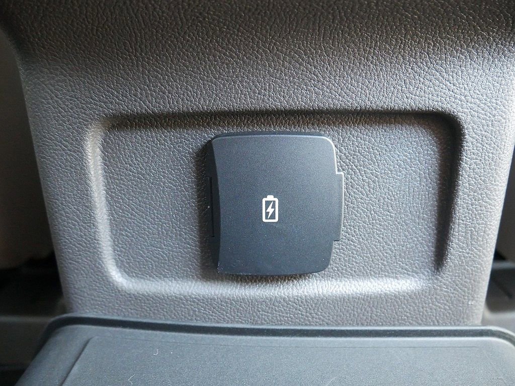 Used 2023 Lincoln Corsair AWD w/ Rear Removable Package Tray image 54