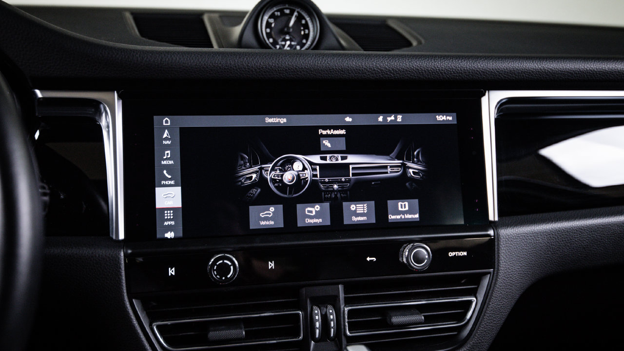Certified 2023 Porsche Macan AWD/4WD image 18