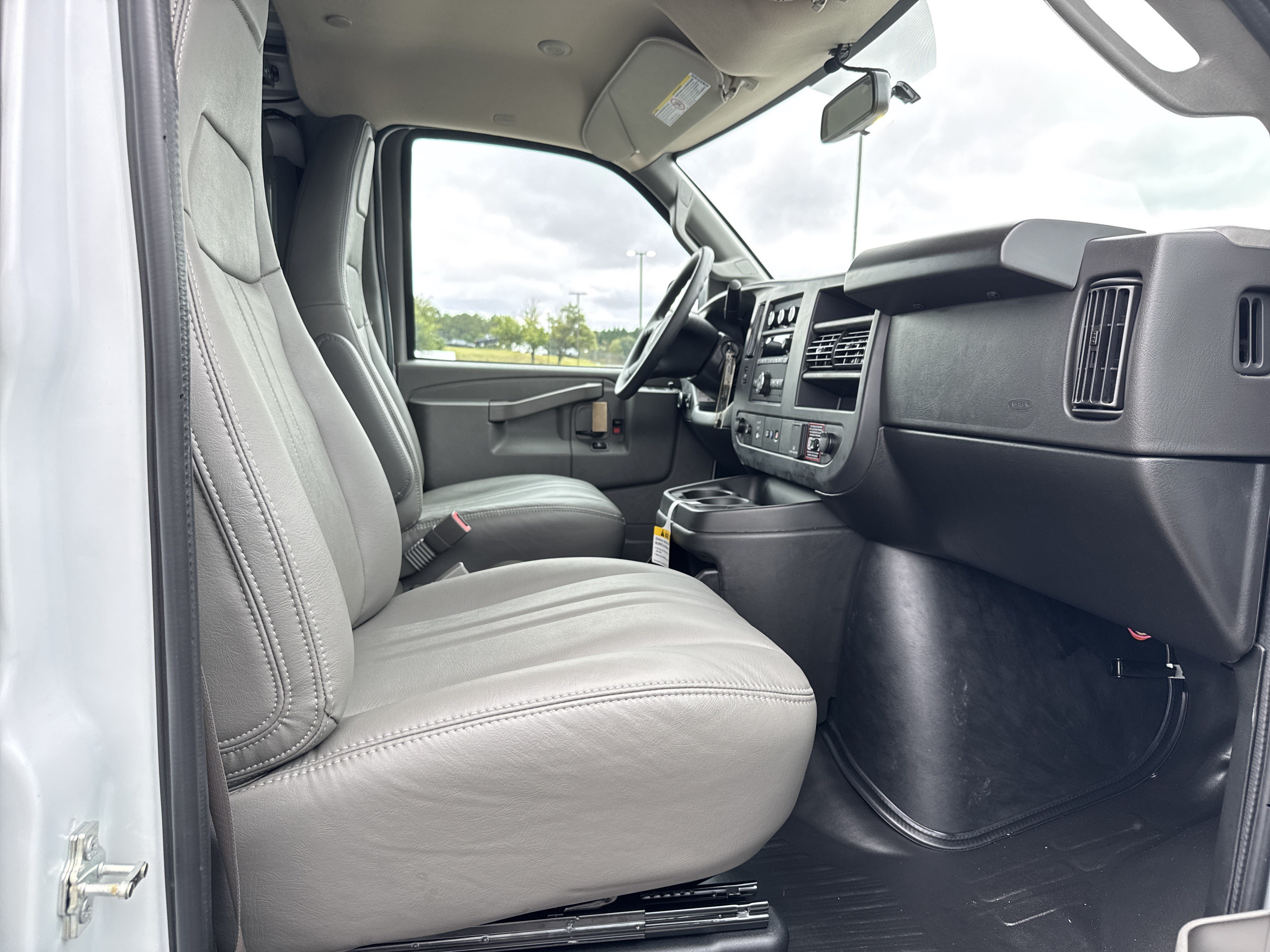 New 2025 GMC Savana 2500 w/ Driver Convenience Package RWD image 27