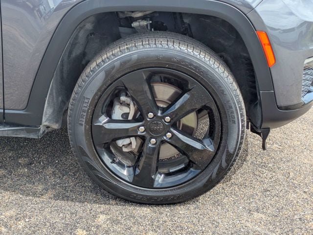 Used 2025 Jeep Grand Cherokee L Limited w/ Black Appearance Package AWD/4WD image 11