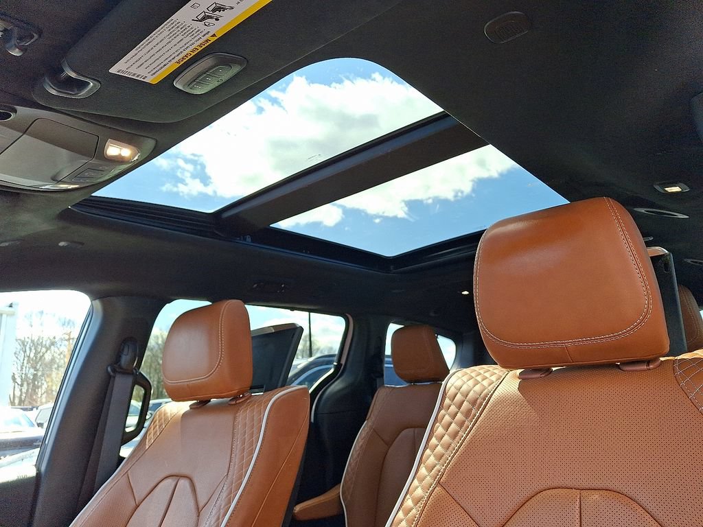 Used 2024 Chrysler Pacifica Pinnacle FWD image 14