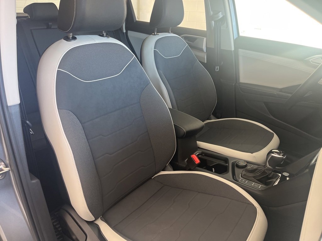 Certified 2025 Volkswagen Taos SE image 42