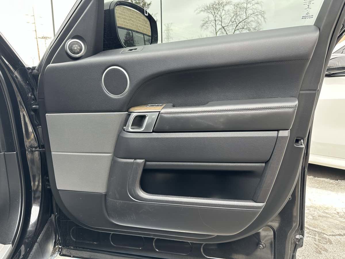 Used 2016 Land Rover Range Rover Sport HSE image 27