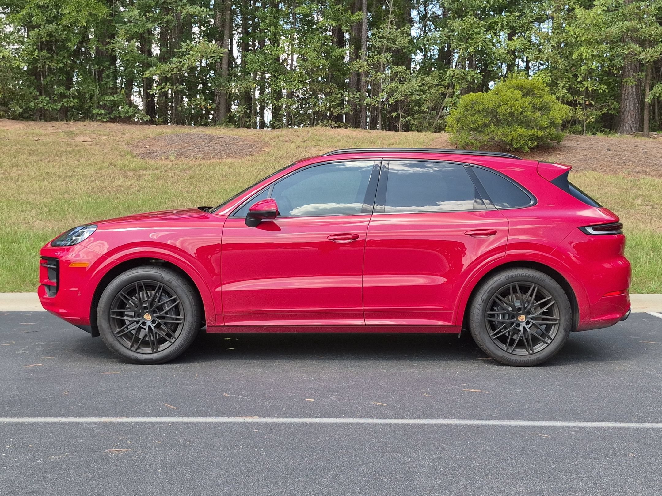 Certified 2025 Porsche Cayenne AWD/4WD image 2