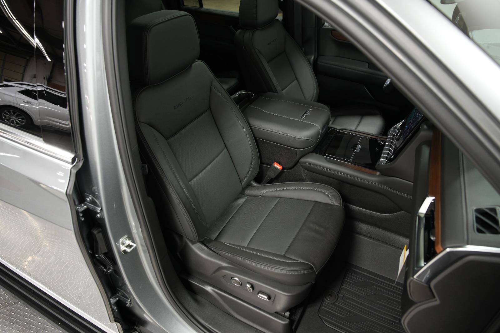 New 2026 GMC Yukon XL Denali w/ Sun & Power Step Package image 20