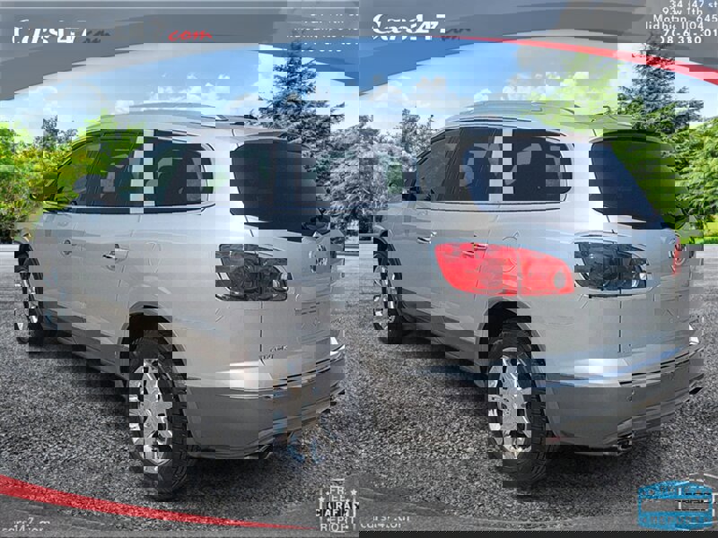 Used 2009 Buick Enclave CXL w/ Driver Confidence Package image 3