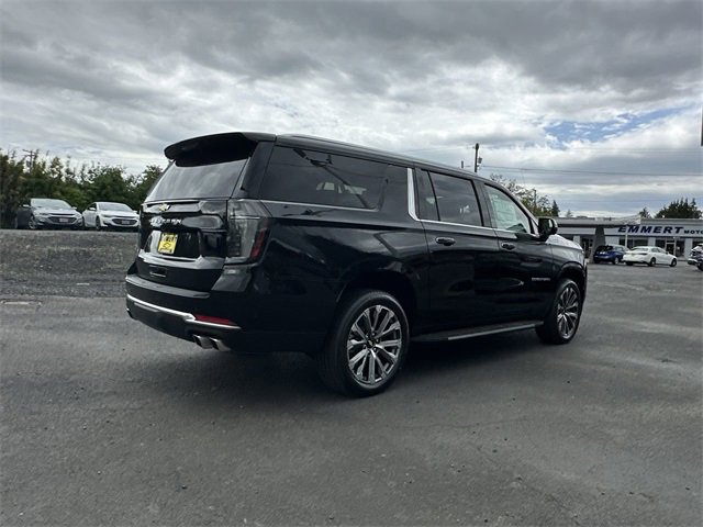 Used 2025 Chevrolet Suburban High Country w/ Sun And Tow Package image 14