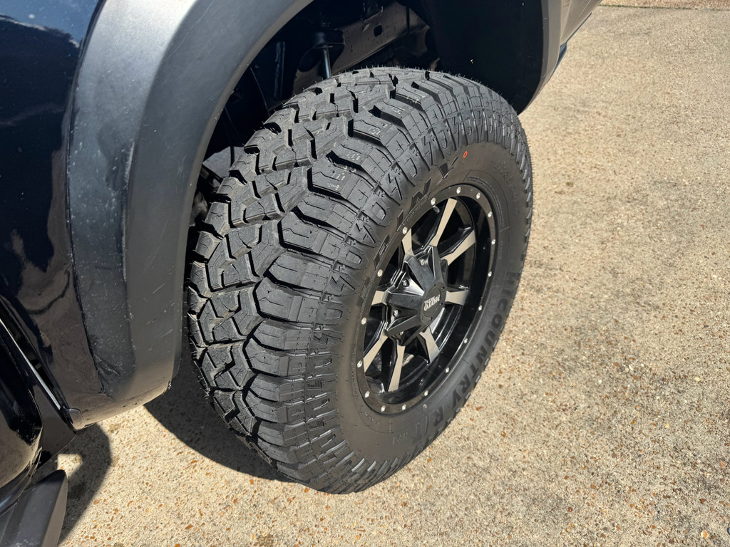 Used 2018 Toyota Tacoma TRD Off-Road w/ Technology Package image 10