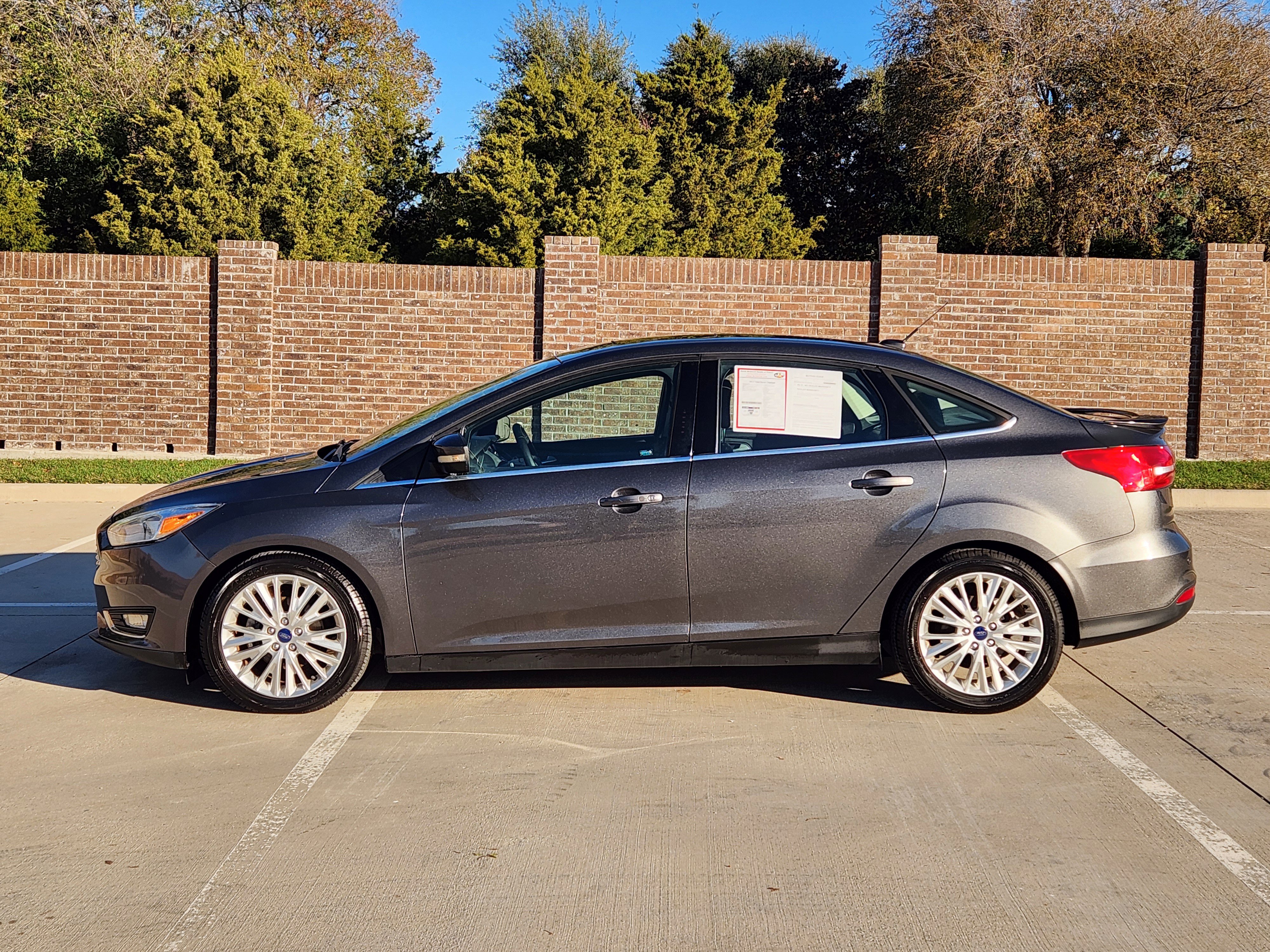 Used 2017 Ford Focus Titanium image 5
