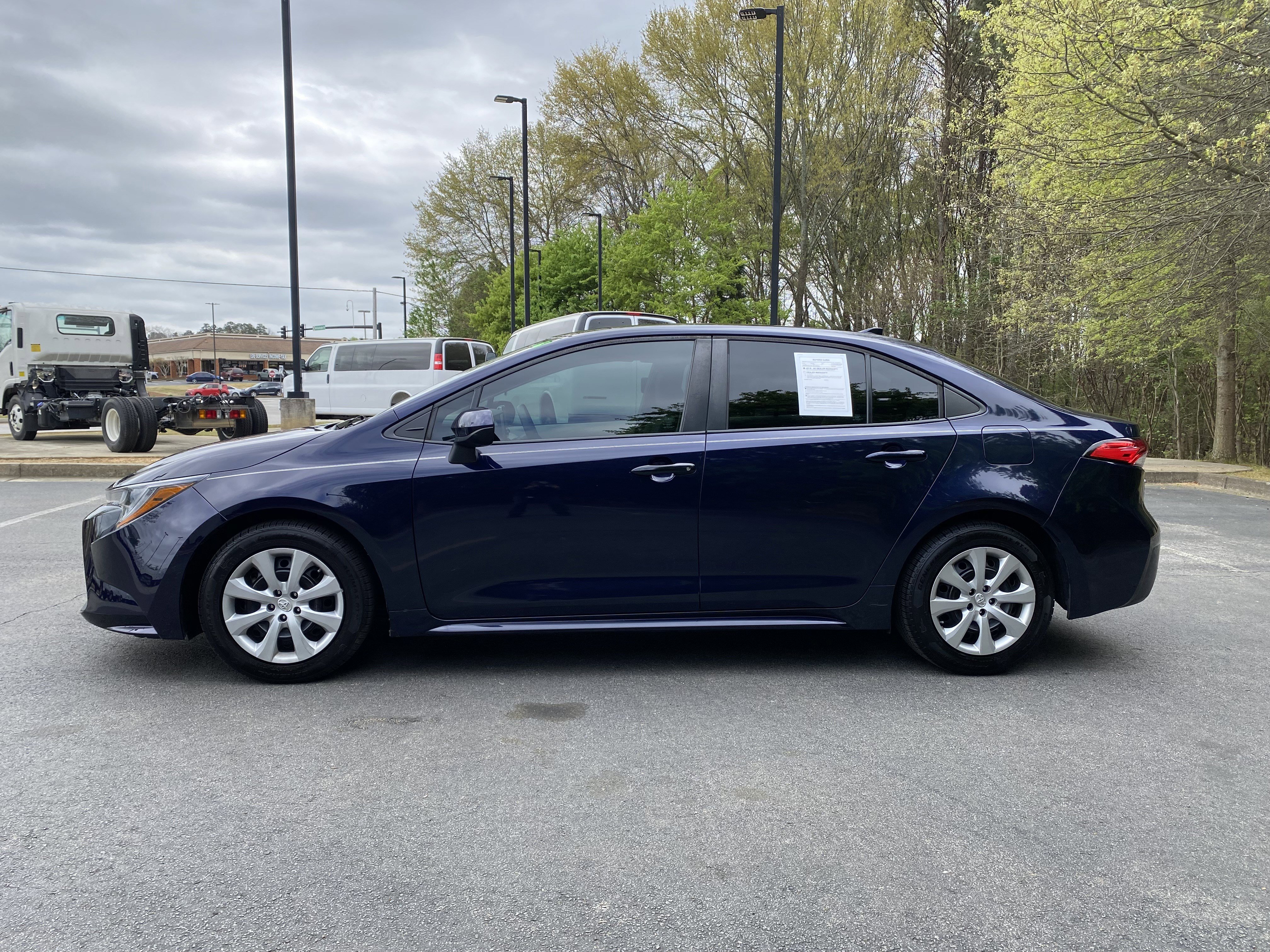 Used 2021 Toyota Corolla LE image 6