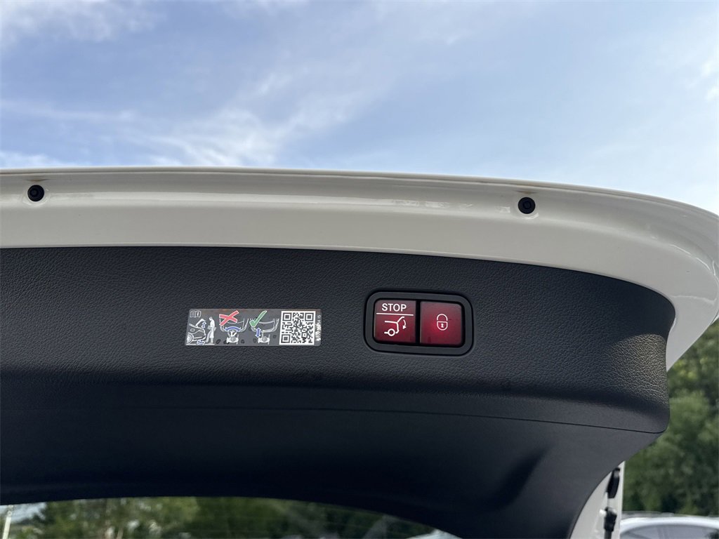 New 2025 Mercedes-Benz GLC 350e 4MATIC image 16