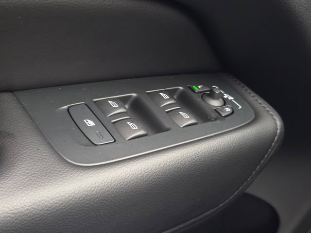Certified 2023 Volvo XC60 B5 Core w/ Climate Package image 39