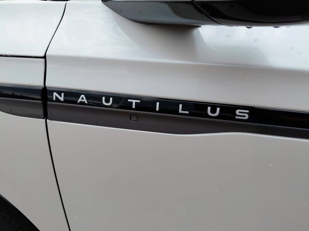 New 2026 Lincoln Nautilus Reserve w/ Jet Appearance Package AWD/4WD image 5