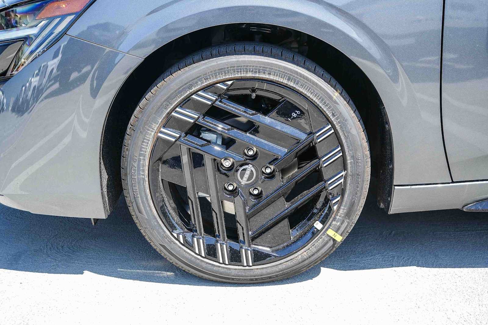 New 2027 Nissan Sentra SR w/ Floor Mat Package FWD image 11