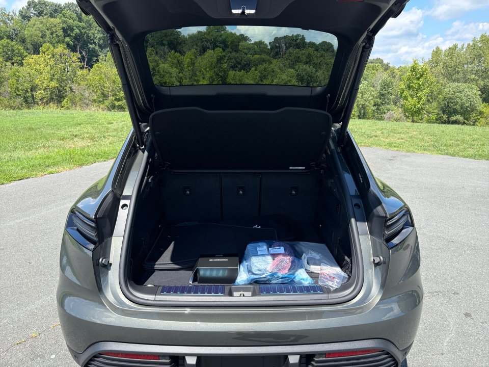 New 2026 Porsche Macan 4S Electric AWD/4WD image 17