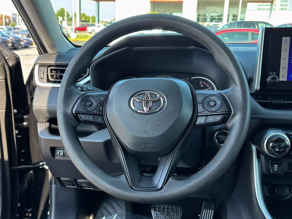 Used 2025 Toyota RAV4 XLE AWD/4WD image 26
