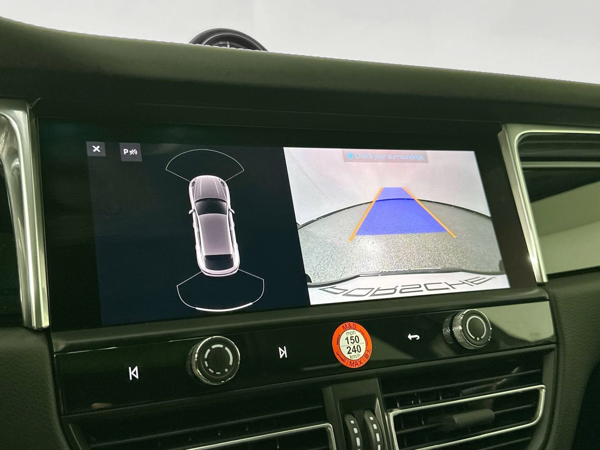 Certified 2025 Porsche Macan image 28