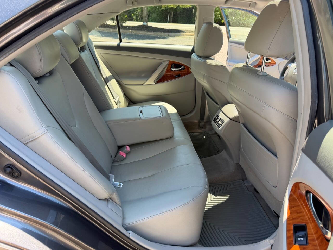 Used 2010 Toyota Camry XLE FWD image 21