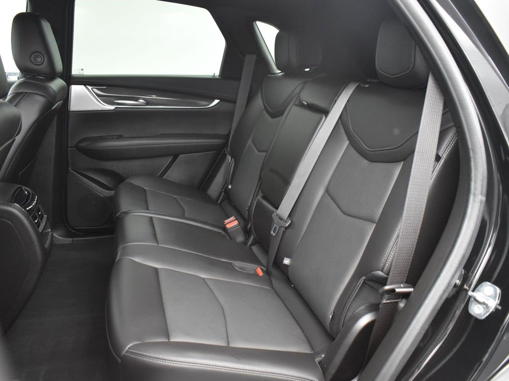 Certified 2024 Cadillac XT5 Sportv w/ LPO, Red Accent Package image 26