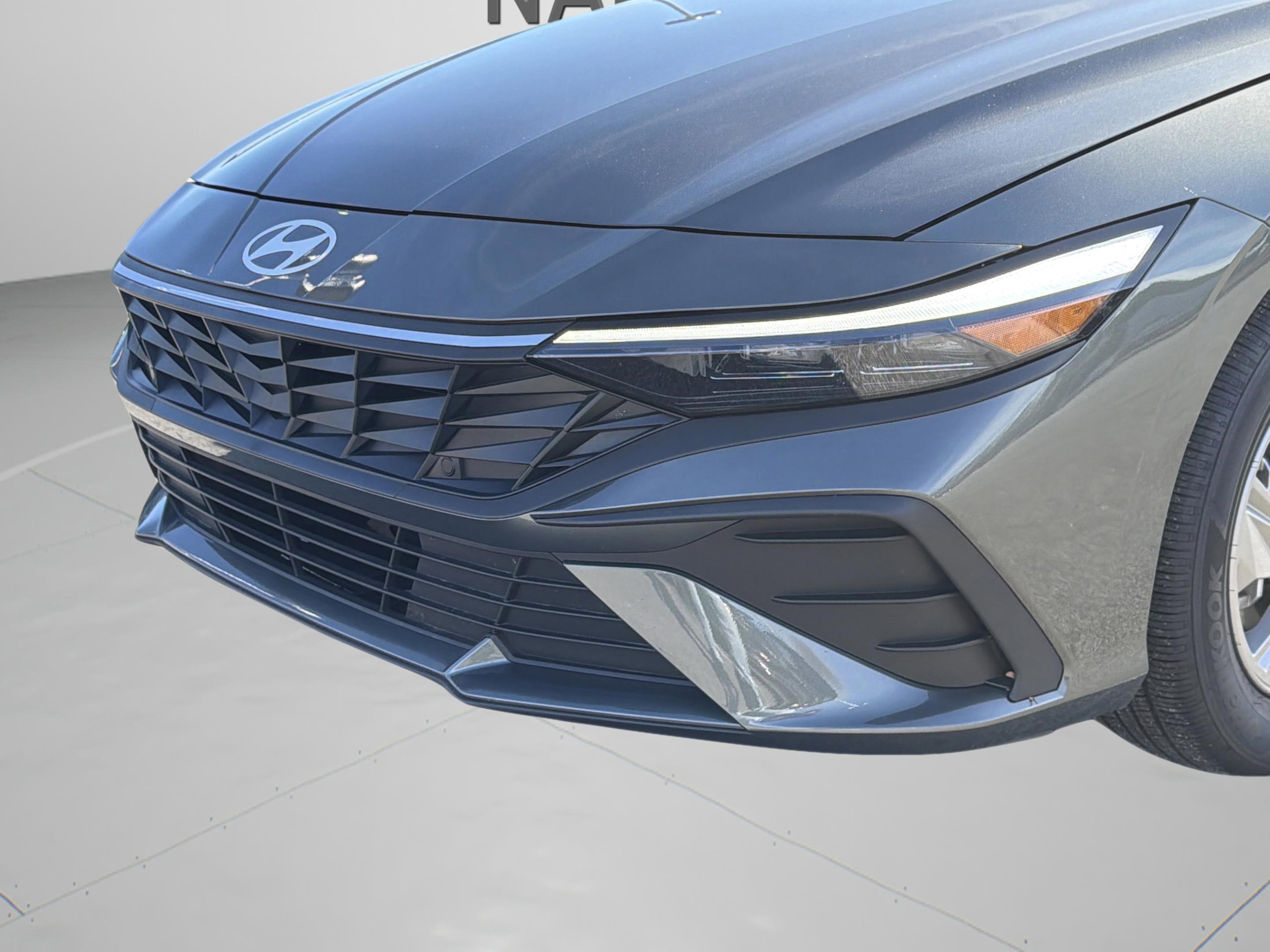 Used 2025 Hyundai Elantra SE image 28