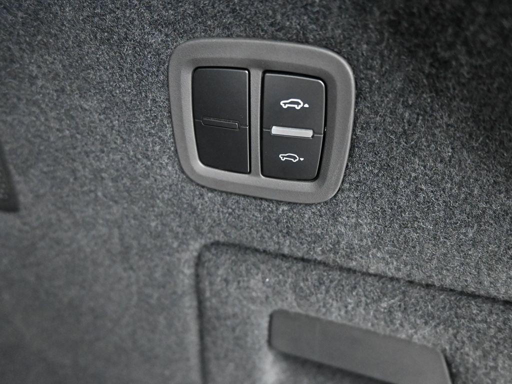 Used 2022 Porsche Cayenne GTS image 17