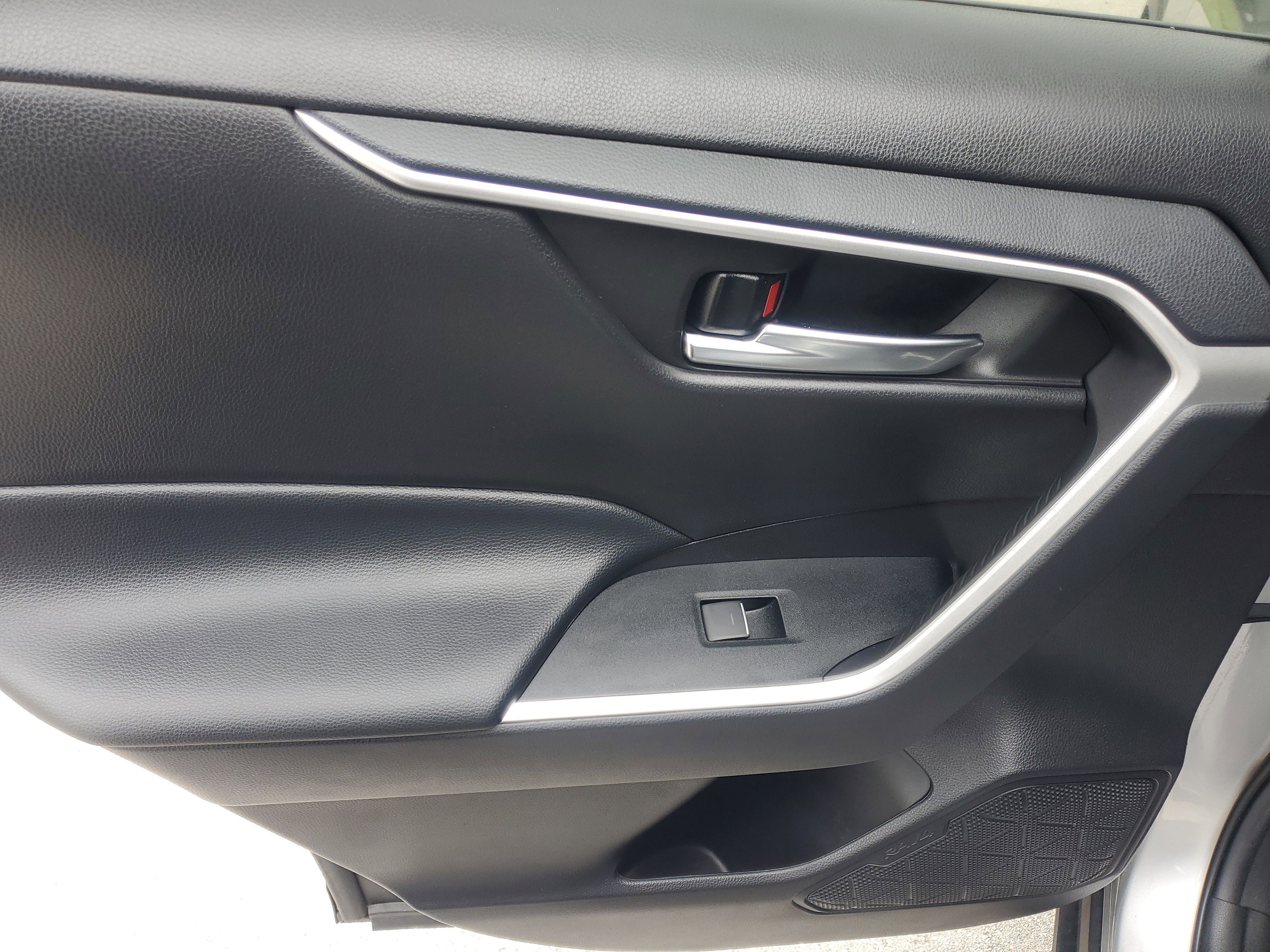 Certified 2022 Toyota RAV4 XLE w/ Convenience Package image 15