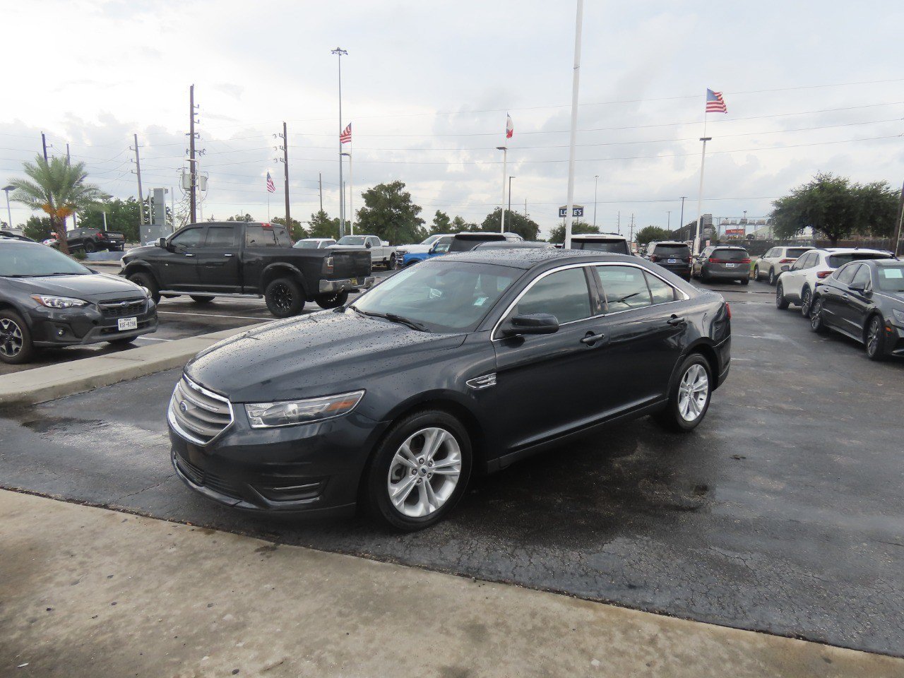 Used 2017 Ford Taurus SEL FWD image 2