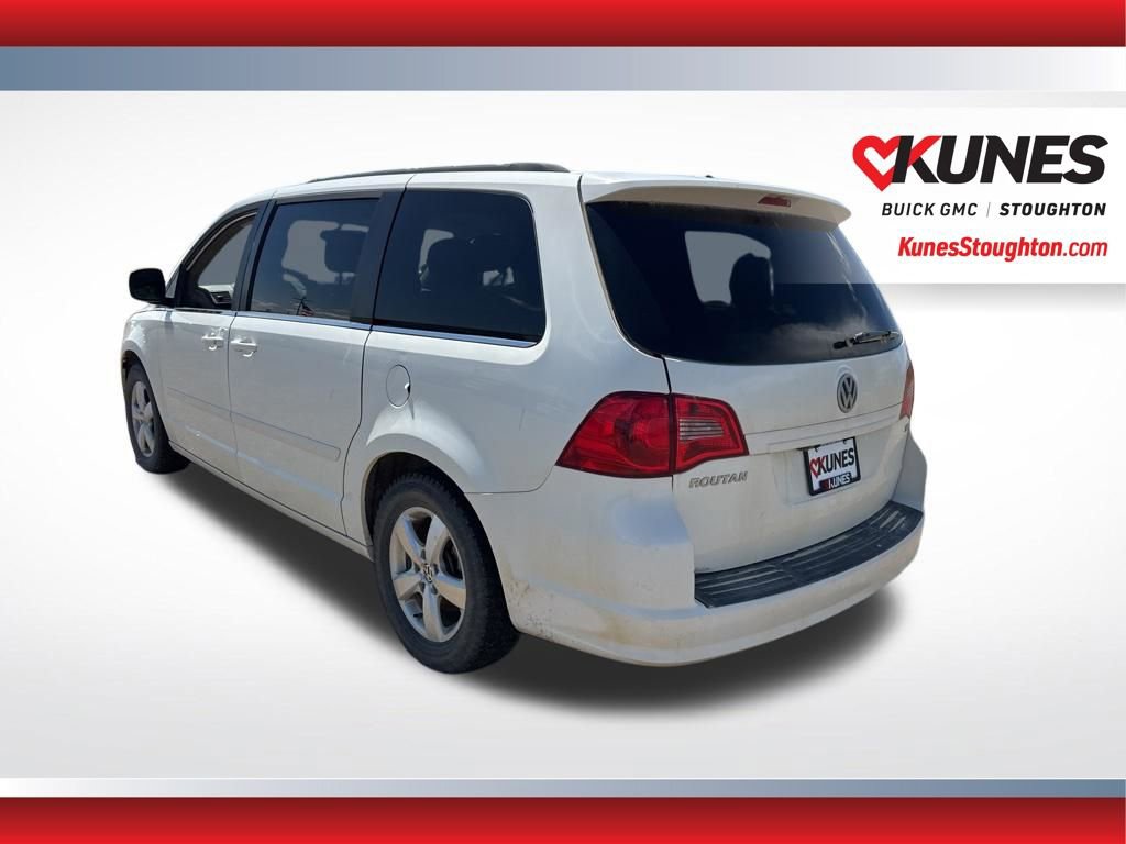 Used 2011 Volkswagen Routan SE FWD image 7