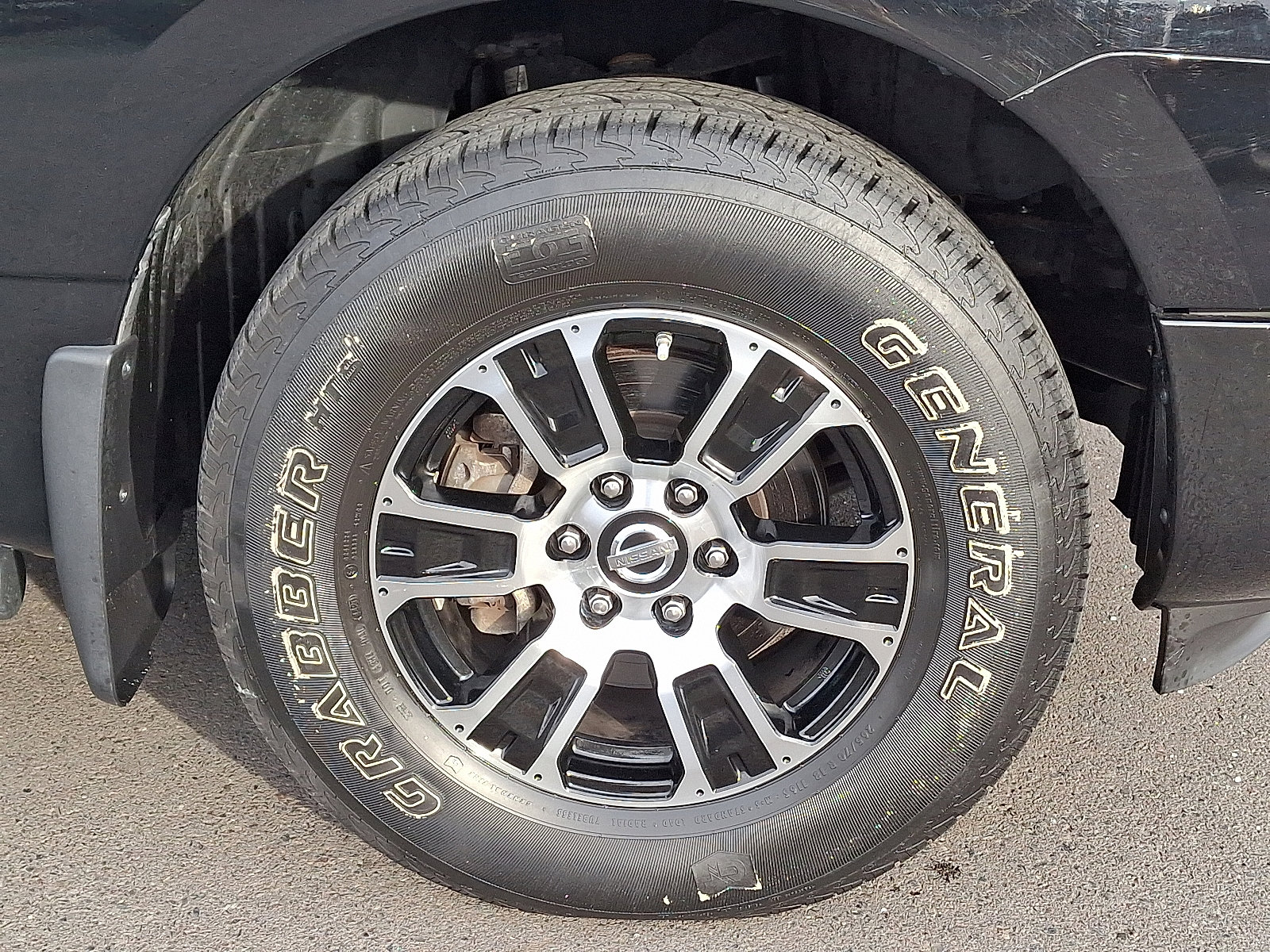 Used 2021 Nissan Titan SV w/ SV Convenience Package image 7