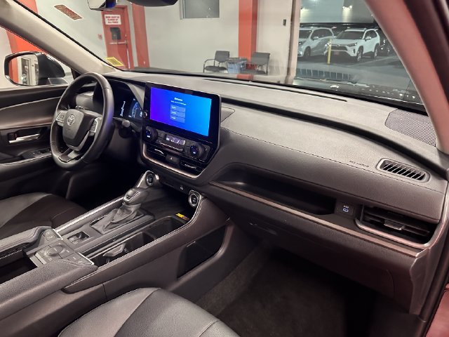 Used 2025 Toyota Grand Highlander AWD image 17