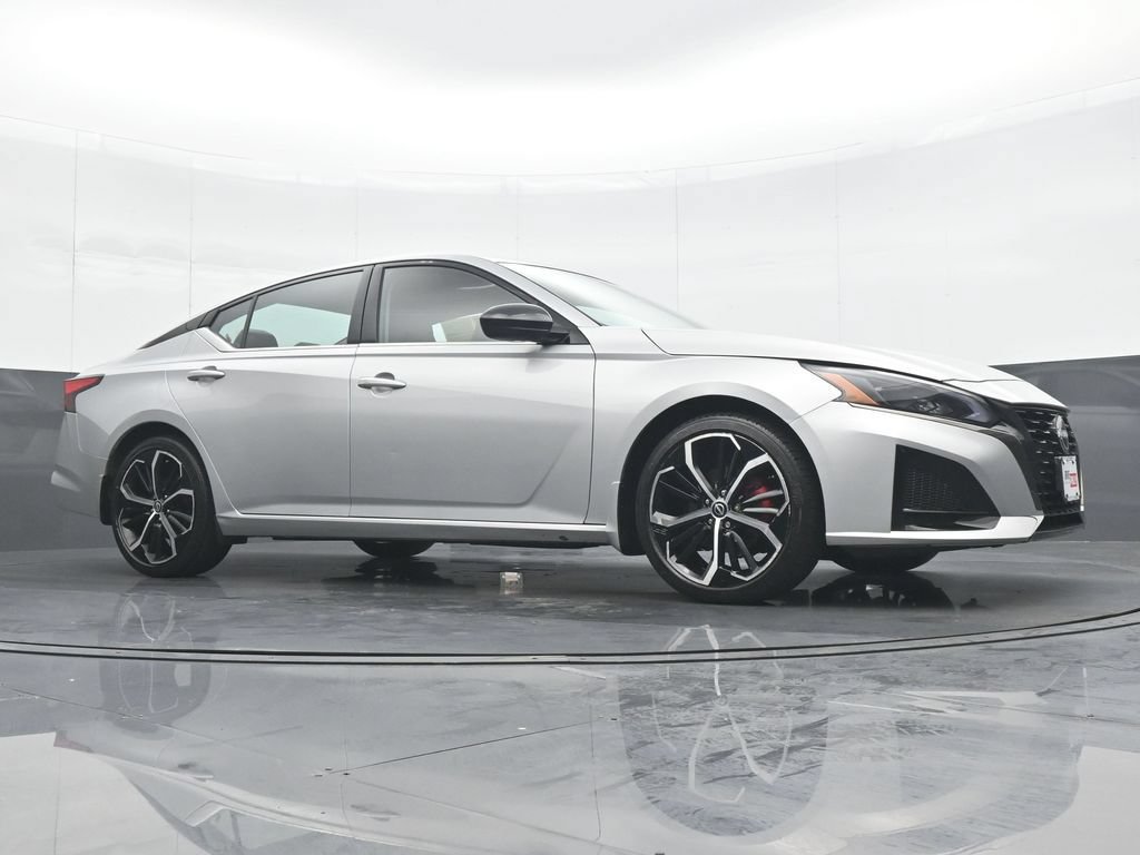 Used 2023 Nissan Altima 2.5 SR FWD image 33