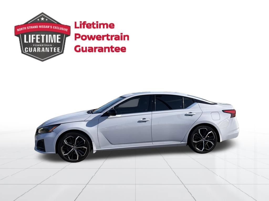 Certified 2024 Nissan Altima 2.5 SR w/ SR Premium Package FWD image 2