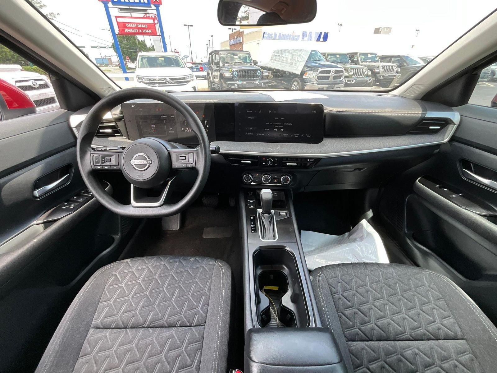 Used 2025 Nissan Kicks SV FWD image 7