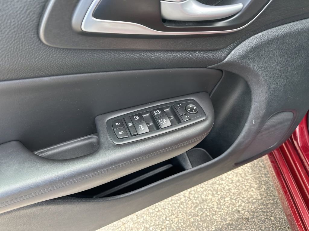 Used 2017 Chrysler 200 Limited Platinum w/ Comfort & Convenience Group image 14