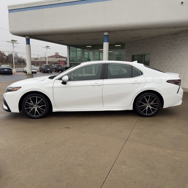 Used 2024 Toyota Camry SE image 30