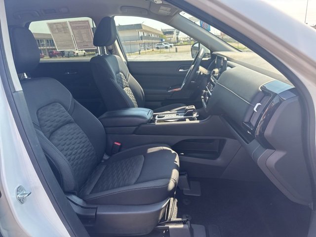 Used 2022 Nissan Pathfinder SV image 18