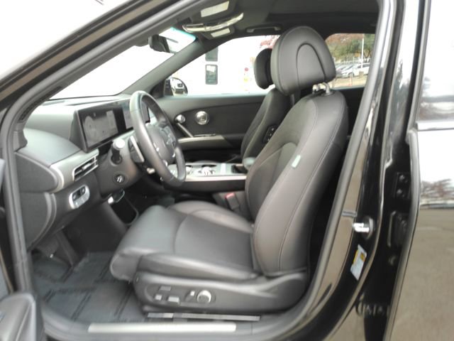 Used 2024 Genesis GV60 RWD image 12