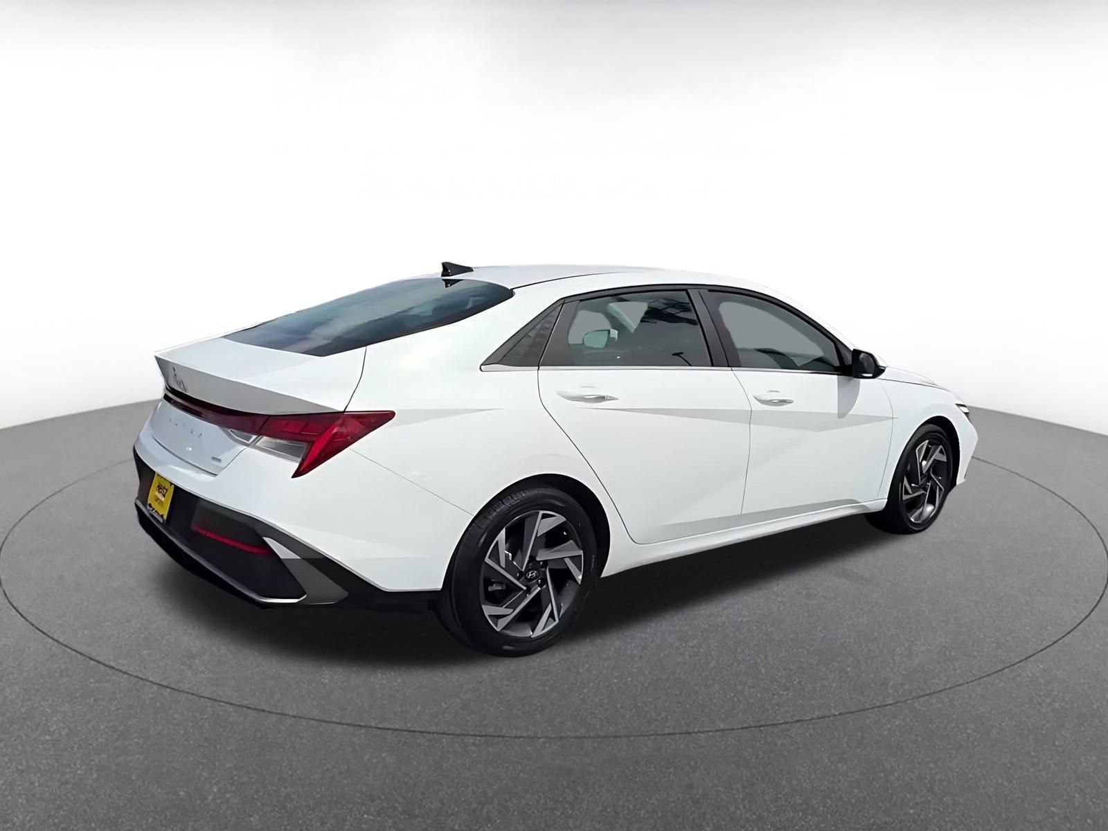 Used 2025 Hyundai Elantra Limited FWD image 15